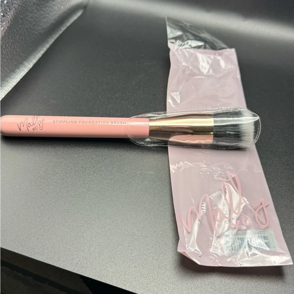 Mally Pink Stippling Foundation Brush-New in bag MRSP $18